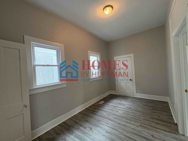Building Photo - Two Bedroom House | Move in Ready