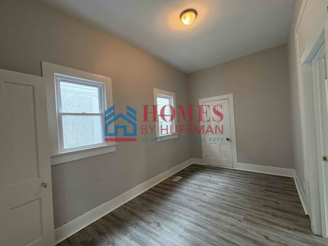 Building Photo - Two Bedroom House | Move in Ready | Move I...