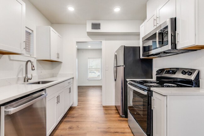 Building Photo - 920 McIlvaine