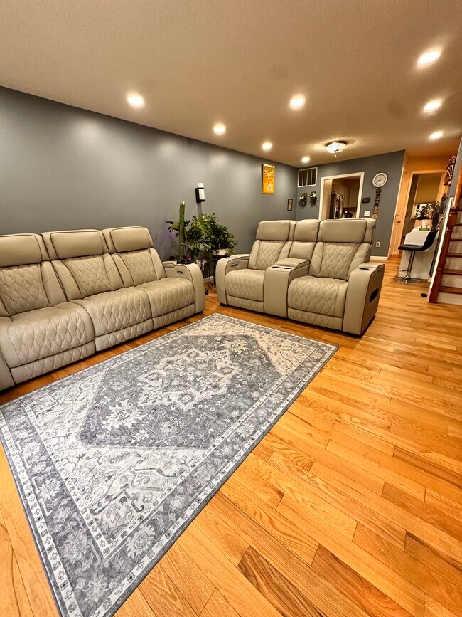 Building Photo - 1805 Mill Pond Dr