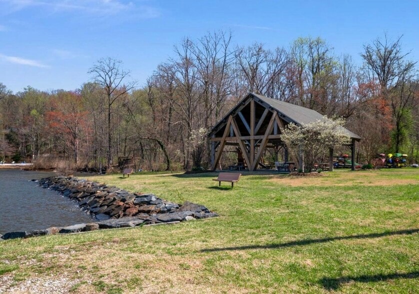 Building Photo - 1231 Hillcrest Rd