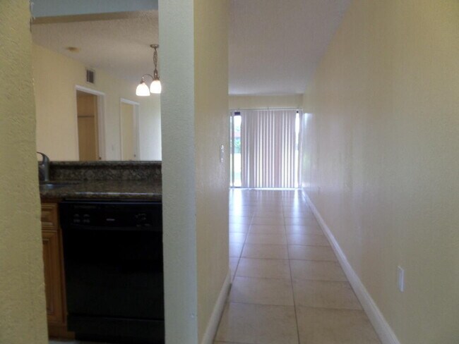Building Photo - 1524 Lake Crystal Dr