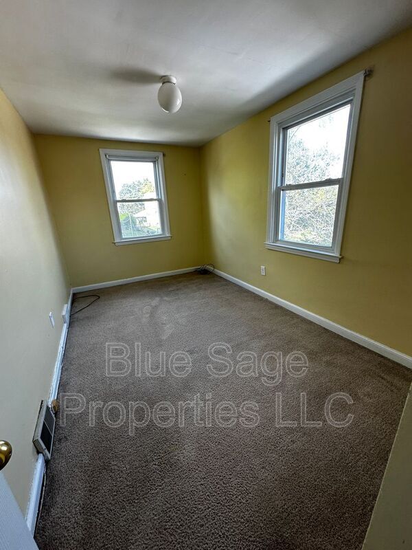 Building Photo - 120 Stratford Rd