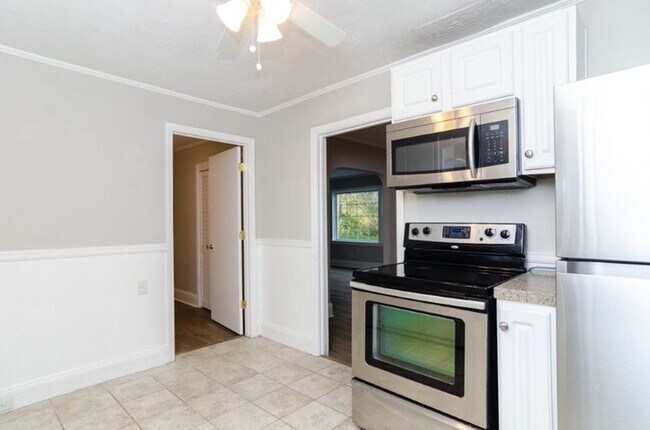 Building Photo - 229 Lullwater Dr