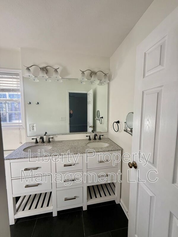 Building Photo - 48 Commonwealth Ct