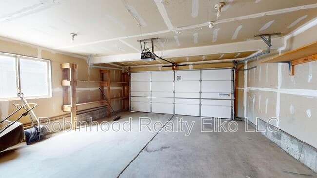 Building Photo - 2316 Sierra Dr