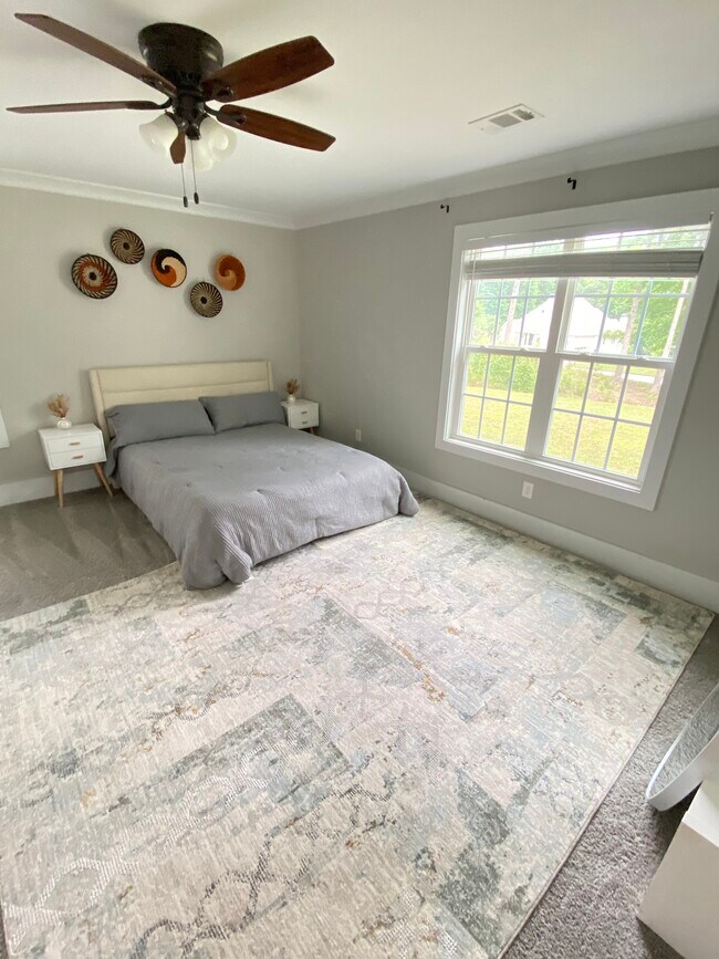 Building Photo - 40 Oak Forest Dr