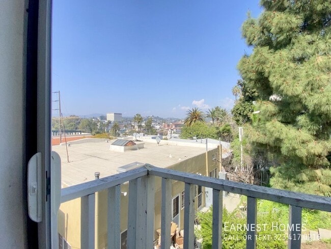 Building Photo - 834 Laguna Ave