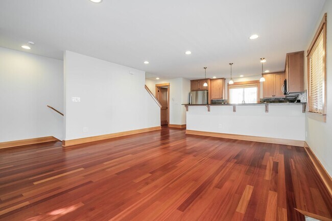 Building Photo - Bright and Spacious Residence with Vaulted Ceilings and Garage