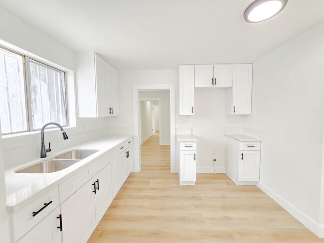 Building Photo - 11128 S Budlong Ave