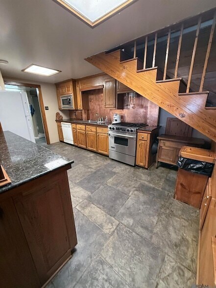 Building Photo - 8174 False River Rd