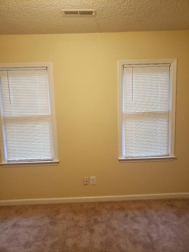 Building Photo - 4815 Leinbach Dr