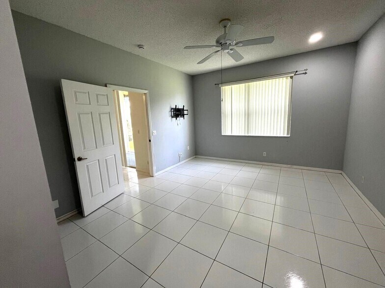 Building Photo - 3166 Via Poinciana