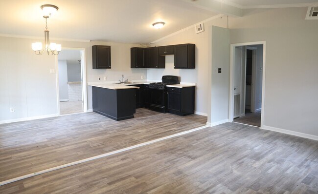 Building Photo - Single Family Residence