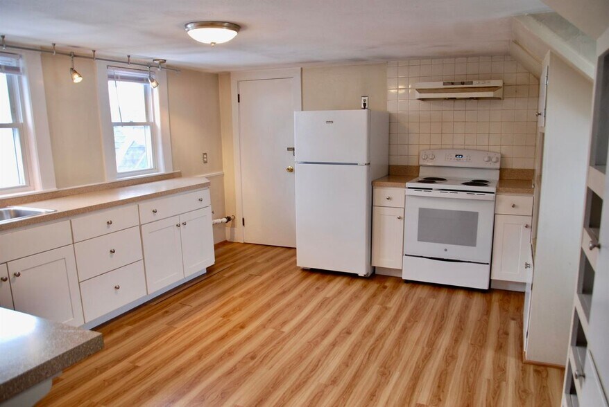 Building Photo - 17 Hanover