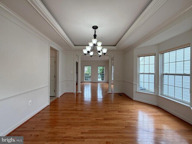 Building Photo - 4415 Medallion Dr