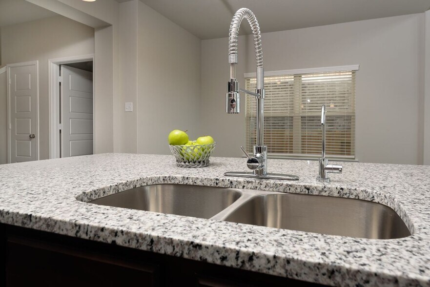 Building Photo - 1609 Ranch House