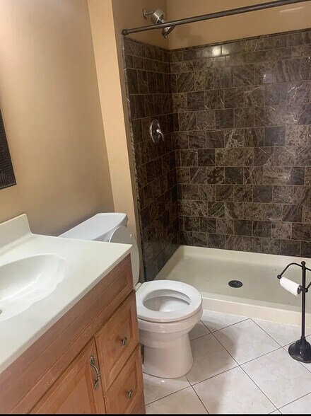Building Photo - 8551 Castlemill Cir