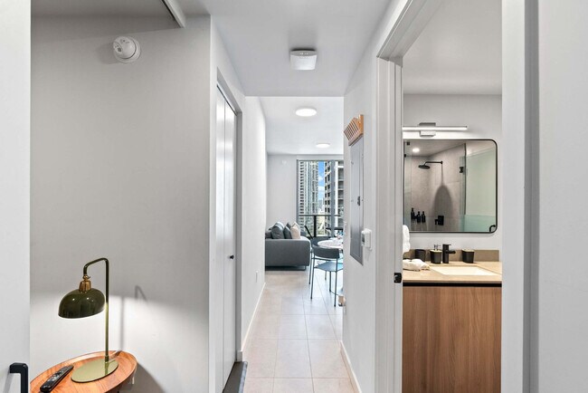 Building Photo - 121 NE 5th St