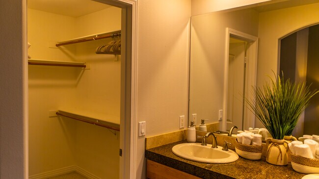 Building Photo - 53220 Avenida Navarro