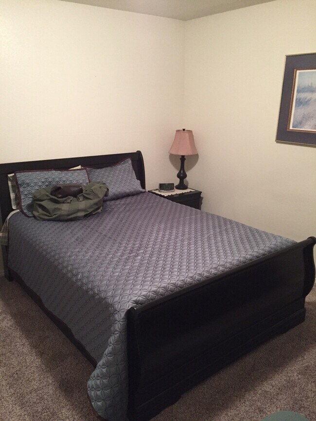 Building Photo - Partially Furnished 2 bedroom, 1 bathroom ...