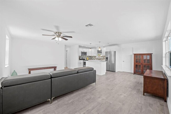 Building Photo - 5641 NE 8th Ave