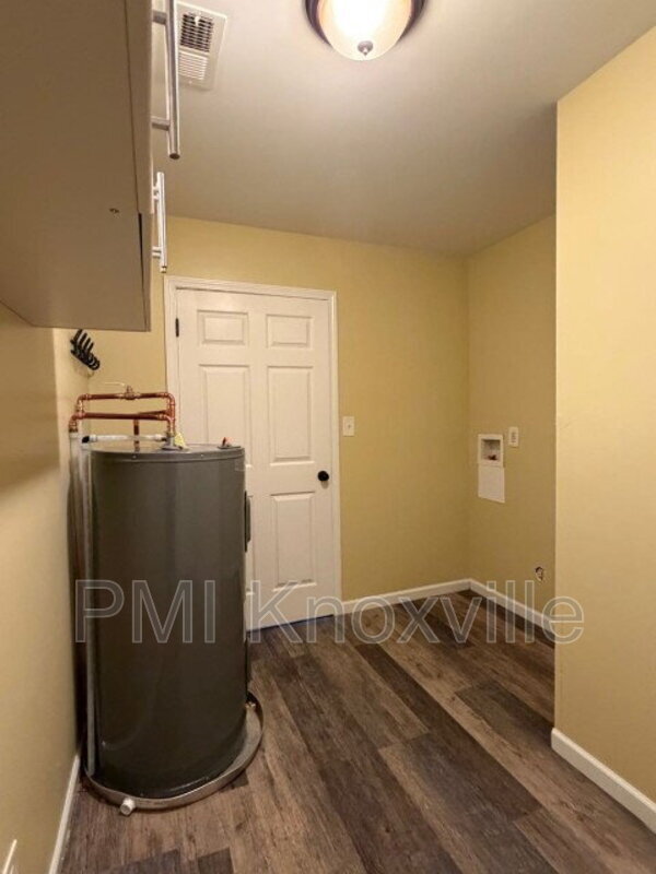 Building Photo - 2340 Boxwood Ln NE