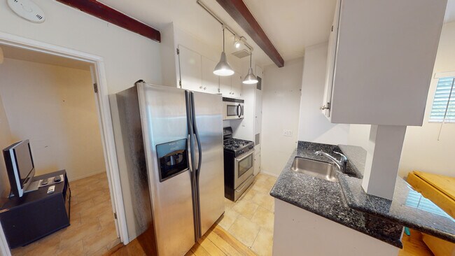 Building Photo - Westbourne Living