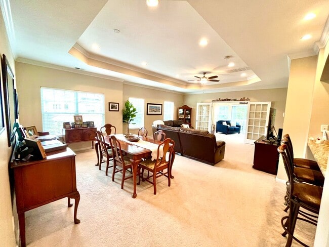 Building Photo - 3BR Open Floor Plan with Sunroom & Garage!