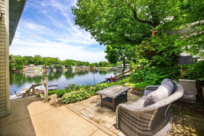 Building Photo - 3576 Portage Point Blvd