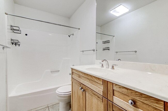 Building Photo - 11803 Hyacinth Dr