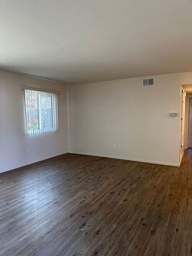 Building Photo - 408-14 Delaware St