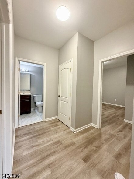 Building Photo - 456 Avon Ave