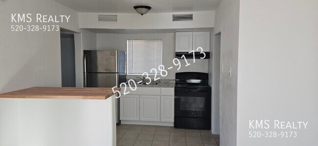 Building Photo - 2 Bed/1 Bath - OWNER/AGENT