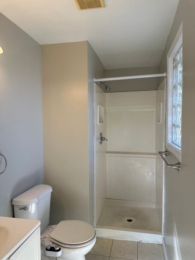 Building Photo - Spacious Renovated Home! Den Space & Bonus Recreation Room in Basement! Central Air! W/D! 2 Car G...