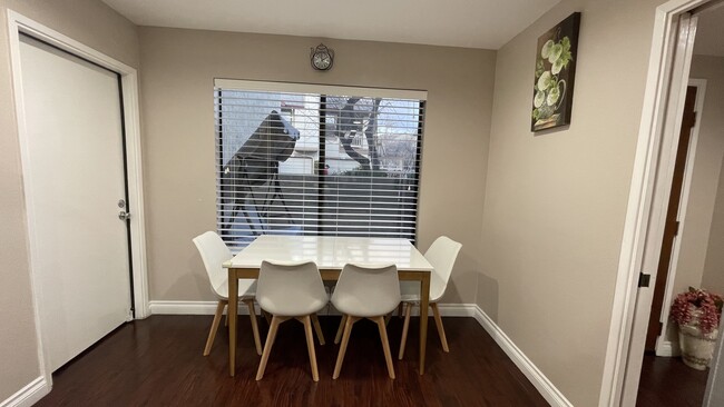 Dining Area - 38921 Cherry Glen Cmn