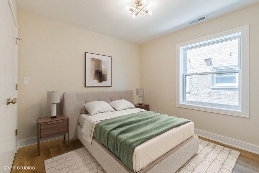 Building Photo - 7026 W Diversey Ave