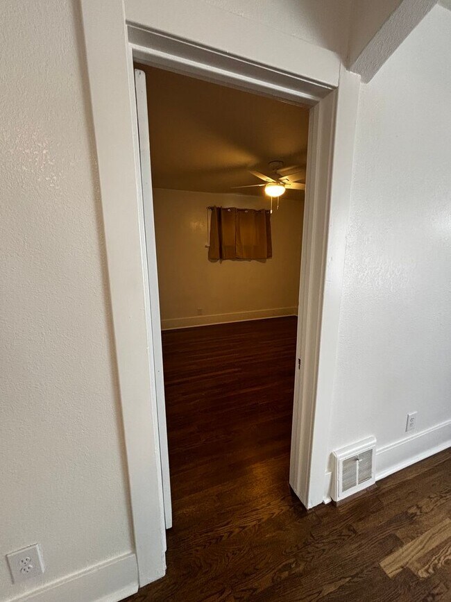 Building Photo - 3 Bedroom 2 Bathroom Home Near FE Warren & Frontier Park