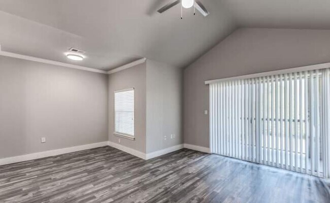Building Photo - 2 bedroom in Houston TX 77041