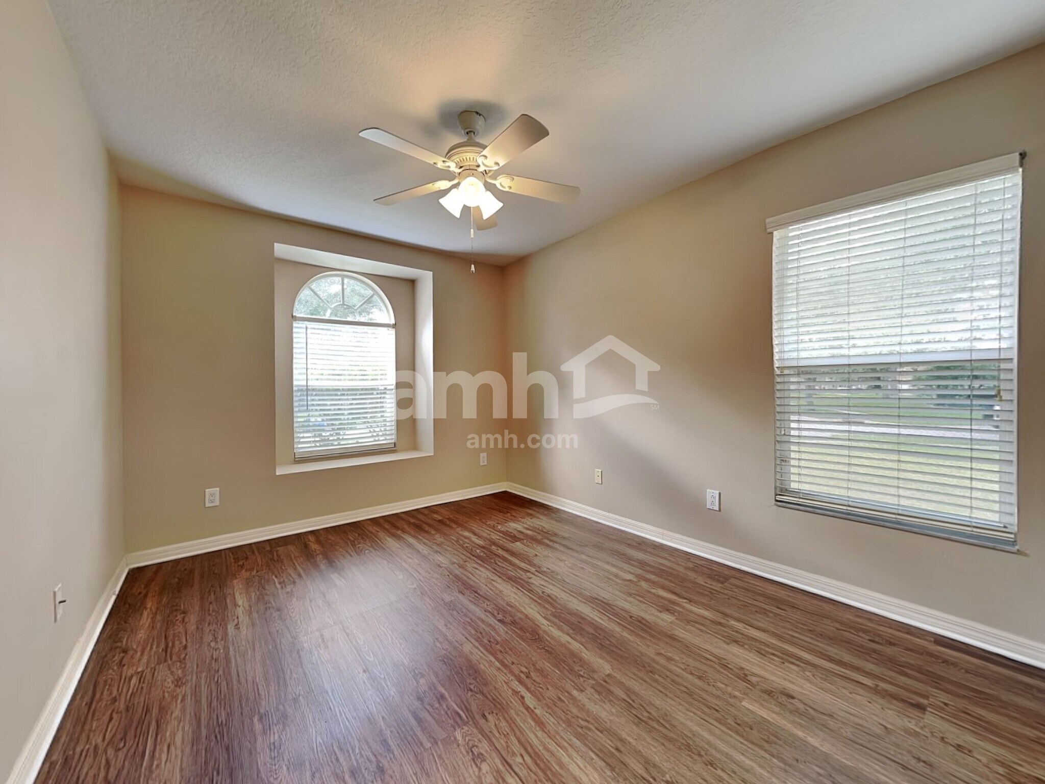 Building Photo - 9827 White Barn Way