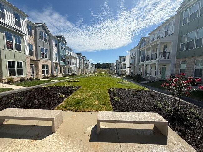 Building Photo - 15309 Sunray Aly