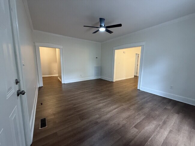 Building Photo - "Cozy 3-Bedroom Home with 2 Baths in Huntsville's Heart - 1328 Sq Ft of Comfort!"