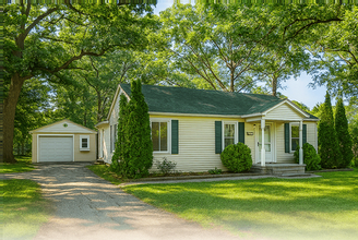 Building Photo - 2171 Oaknoll St