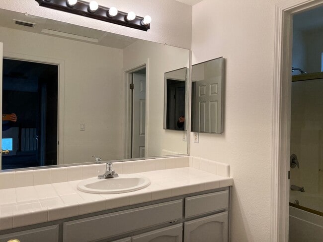 Building Photo - Beautiful 4 Bedroom 3 Bathroom in Folsom