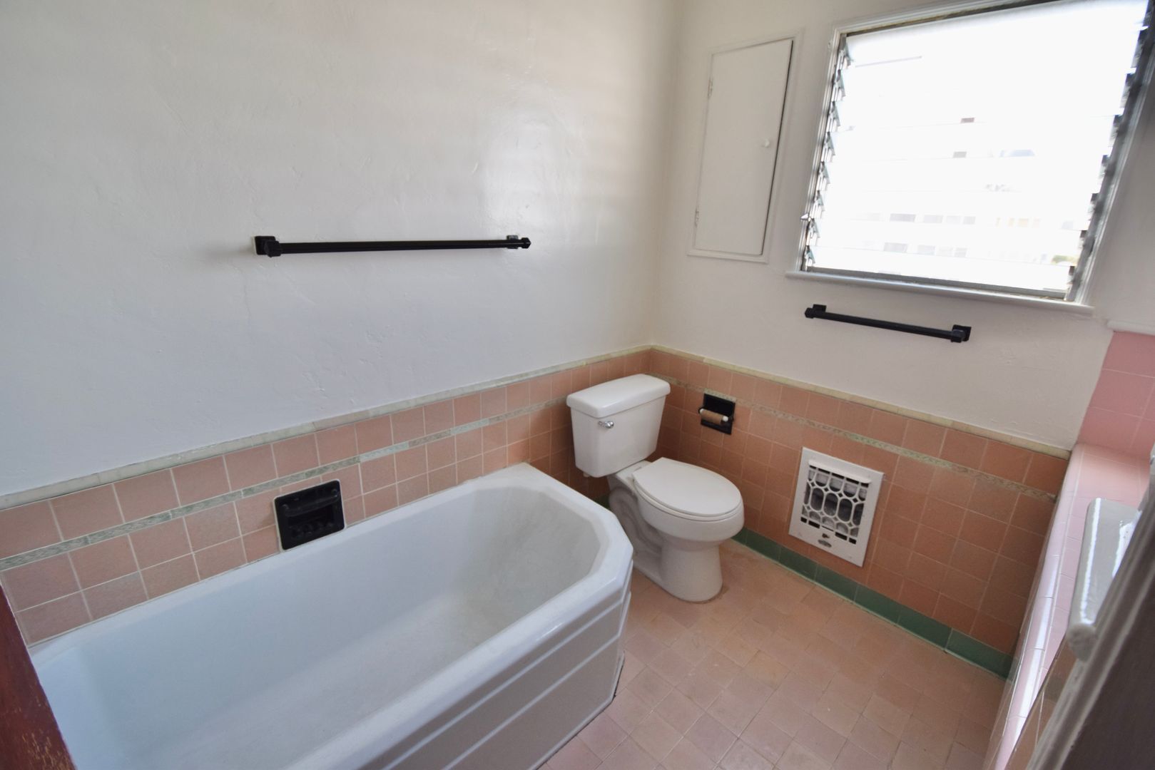 Building Photo - 1008 Orange Grv Ave