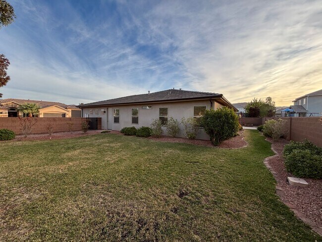 Building Photo - SPACIOUS SINGLE LEVEL HOME IN WASHINGTON FIELDS FOR RENT!