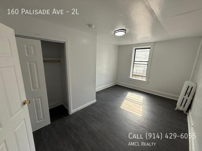 Building Photo - 160 Palisade Ave