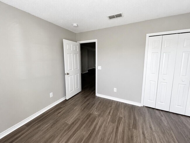 Building Photo - 124 Sandstone Trail