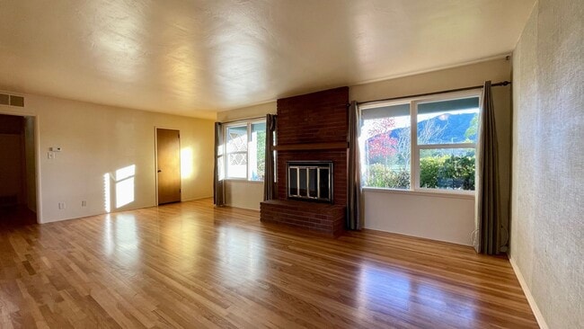 Building Photo - Classic San Luis 3 Bedroom 2 Bath House in Ferrini Heights