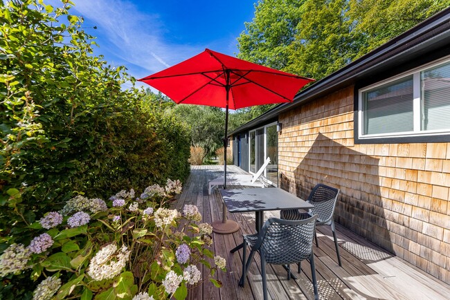 Building Photo - 5 month lease- Fully Furnished One bedroom...